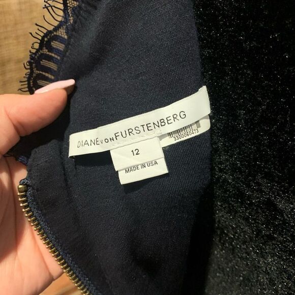Diane von Furstenberg Navy Lace Sheath Dress | Size 12 | 3/4 Sleeve Cocktail - Picture 5 of 10